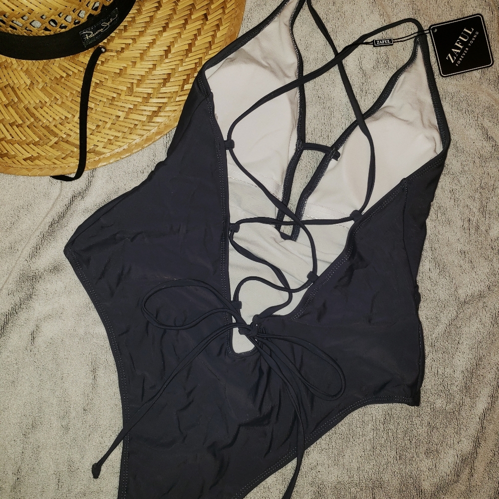 Bathing suit - Picture 3 of 3